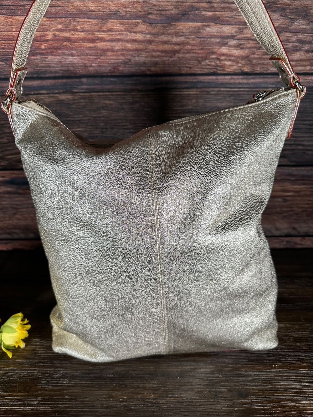 Kate spade Gold Metallic Leather Shoulder bag! - Picture 4 of 8